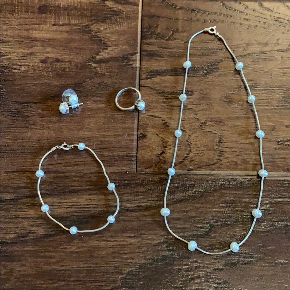 Banana  republic pearl set